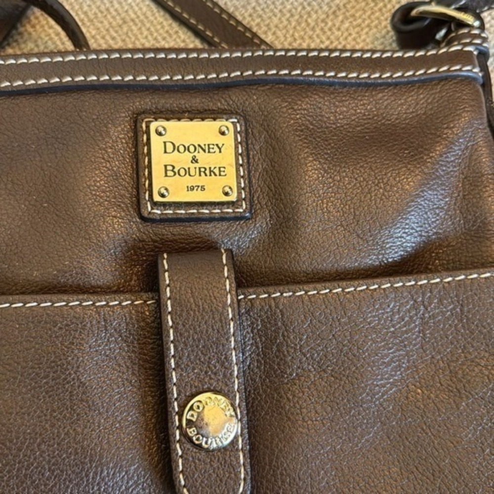 Dooney & Bourke Pebble Grain Letter Carrier Crossbody Brown Leather with COA - Picture 5 of 16